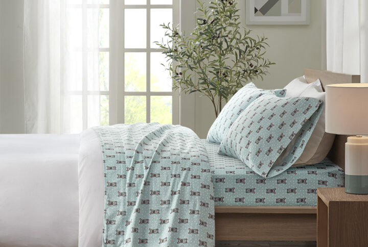 Keep warm and cozy with this ultra-soft cotton flannel sheet set