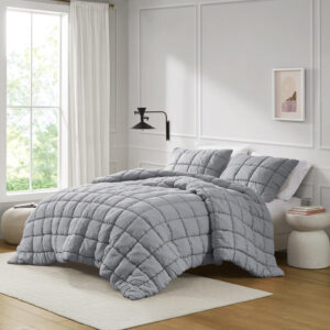 Transform your bedroom into a cozy dream with our Dream Puff Comforter Mini Set. The 3D puff stitching creates a beautiful