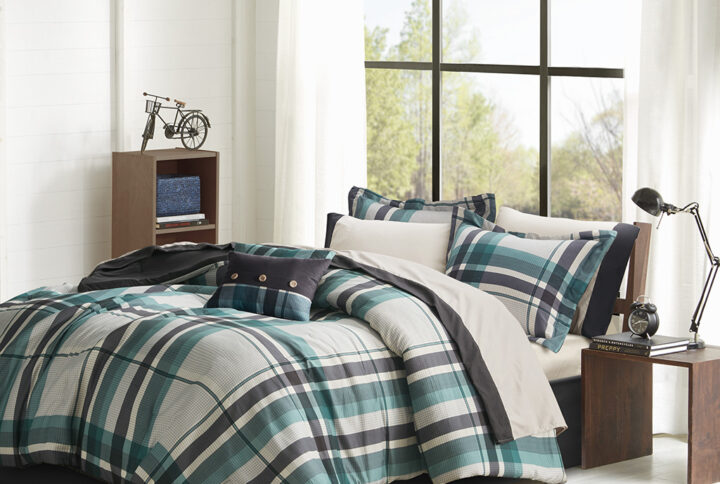 The Intelligent Design Robbie Plaid Comforter Set with Bed Sheets will bring a comfortable look and feel to your room. The comforter and matching shams (1 in Twin/TwinXL) sport a plaid print in a modern color palette of grey