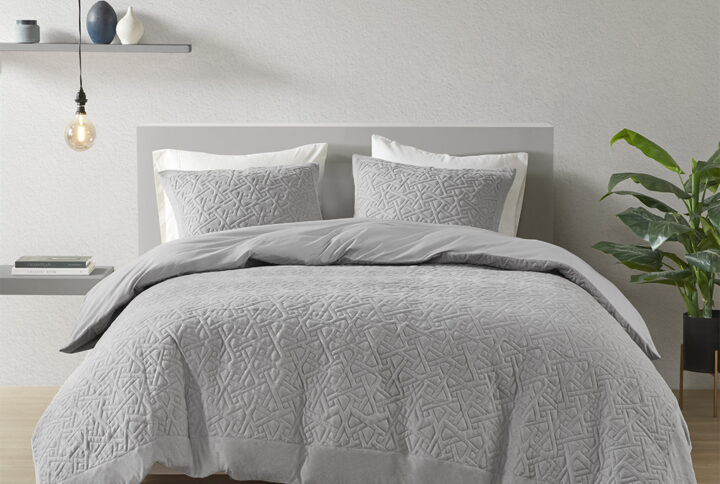 The simple elegance of the N Natori Origami 3 Piece Knit Quilted Top Oversized Comforter Mini Set offers an elevated update to your bedroom. Made from rib sweater knit fabric