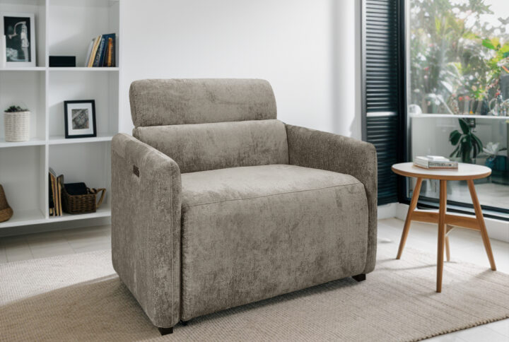 Indulge in comfort and design with the Chapel Hill Avery recliner. The modern shelter back