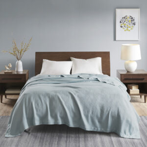 Wrap yourself up in the luxurious comfort of the Madison Park Egyptian Cotton Blanket. This ultra-soft Light Blue blanket in made from 100% certified Egyptian cotton that features reduced shrinkage