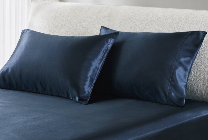 Fall asleep in smooth and luxurious comfort with our wrinkle-free satin pillowcases. These satin pillowcases are gentle on your skin and hair