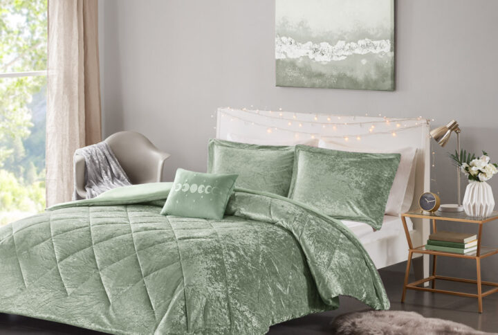 Create a luxuriously comfortable and lush bedroom space with the Intelligent Design Felicia Velvet Duvet Cover Set. The crushed velvet