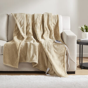 Immerse yourself in comfort in the BeautyRest Heated Microlight reverse to Berber Throw. This heated throw utilizes state of the art Secure Comfort technology that adjusts the temperature of your blanket based on overall temperature