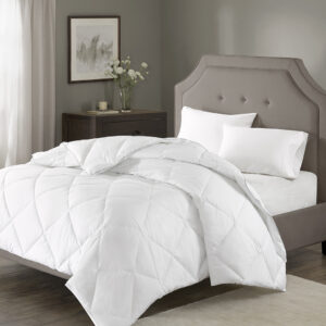 Madison Park Signature brings you this luxurious Diamond Quilting 1000 Thread Count Cotton Blend Down Alternative Comforter. This All Season comforter is filled with a high-quality down alternative fill providing you relief from allergies. The 1000 thread count cotton blend cover has a smooth and soft hand feel providing you the ultimate comfort. The diamond quilting prevents the fill from shifting