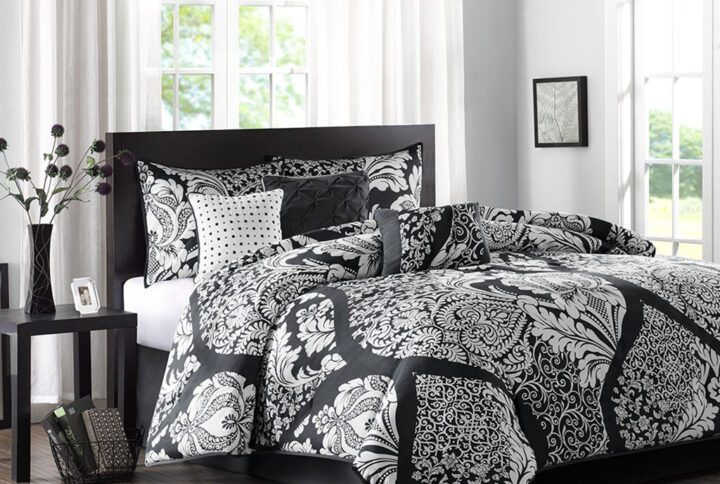 The Madison Park Vienna 7 Piece Cotton Printed Comforter Set offers an eye-catching update to your bedroom decor. A beautifully intricate damask pattern is flaunted across the comforter and shams