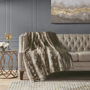 The Madison Park Zuri oversized throw features a luxuriously soft faux fur and reverses to a solid faux mink. This faux fur throw is the perfect modern update and adds a glamorous accent to your home. This throw is machine washable for easy care and OEKO-TEX certified