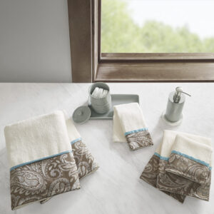 Add a sophisticated style to your bathroom with our Madison Park Aubrey 6 Piece Jacquard Towel Set. This towel set features a pieced design with a woven paisley jacquard hem