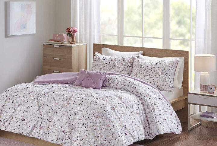 The Intelligent Design Abby Metallic Printed and Pintucked Duvet Cover Set brings a fierce touch of glam to your bedroom. A vibrant metallic print in a plum hue and chic pintucking adorns the face of the duvet cover for a stunning look. The matching shams (1 in Twin/TwinXL) coordinate perfectly with the duvet cover