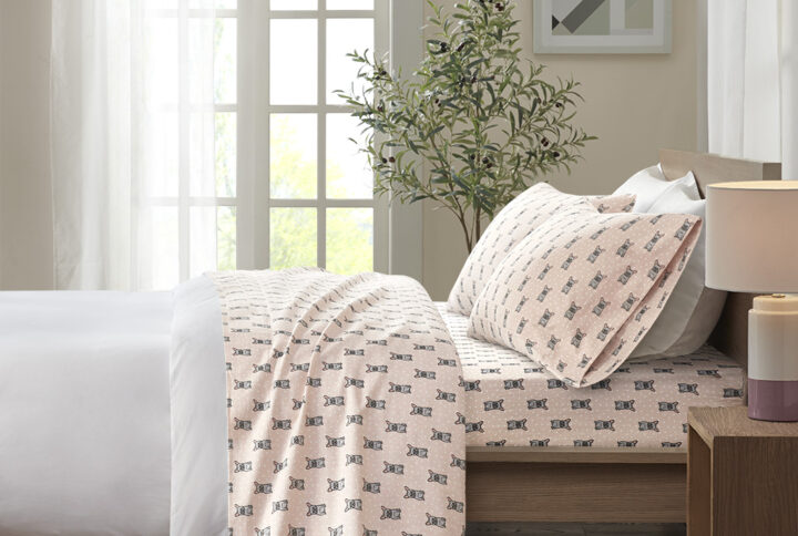 Keep warm and cozy with this ultra-soft cotton flannel sheet set