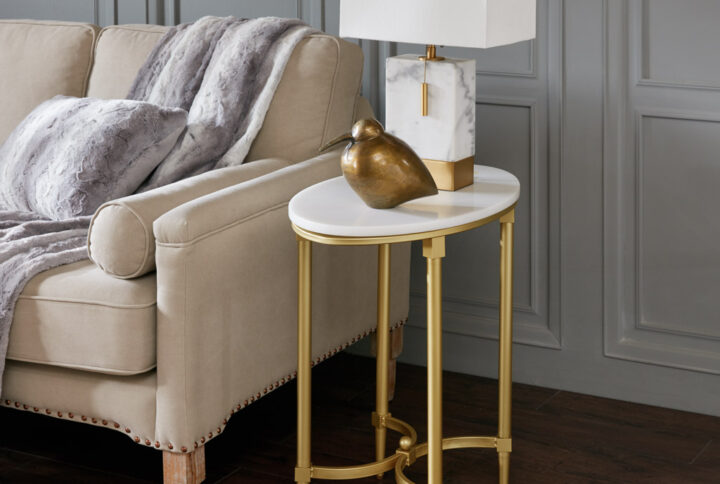 The Madison Park Signature Bordeaux End Table transforms your living room with its sophisticated traditional style. Flaunting a high-class look