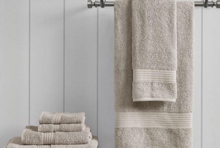 The Madison Park Organic 6 Piece Organic Cotton Towel Set brings an all-natural