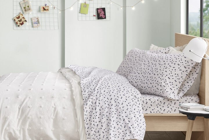 This warm cotton flannel sheet set features a fun novelty print to create a cute look with a comfortable feel. These sheets are also OEKO-TEX certified