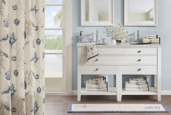 The Madison Park Bayside Cotton Tufted Runner adds the perfect coastal touch to your bathroom decor. Made from 100% cotton