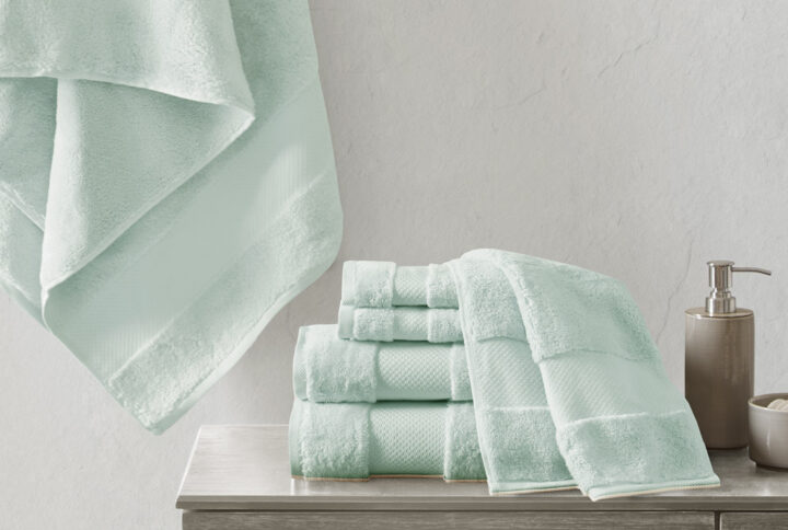 Elevate your bathroom decor with the luxuriously soft and indulgent comfort of our Madison Park Turkish cotton bath towel set. MADE IN TURKEY. These oversized cotton towels are made from smooth low-twist yarns with 600gsm weight