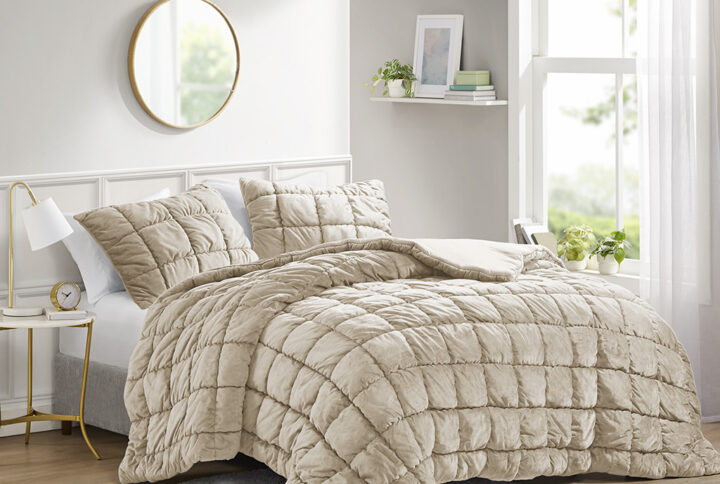 Fall into the plush softness of the puffy velvet comforter set