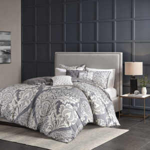 The Madison Park Vienna 6 Piece Printed Duvet Cover Set offers an eye-catching update to your bedroom decor. A beautifully intricate damask pattern is flaunted across the duvet cover and shams