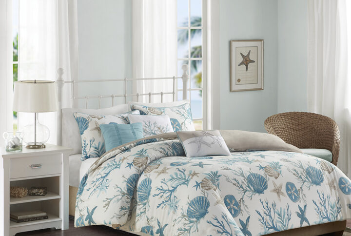 For a vibrant coastal update to your bedroom