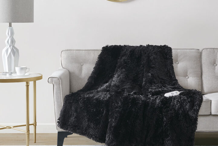 The Serta Malea Shaggy Faux Fur Heated Throw offers a rich textural touch to keep you warm and cozy. This heated throw flaunts an ultra-soft shaggy fur face that flips to a plush reverse to create an incredible soft look and feel. A single controller has 5 heat settings to easily find your preferred comfort level and the 3 hour auto shut off timer ensures your safety. Machine washable for easy care