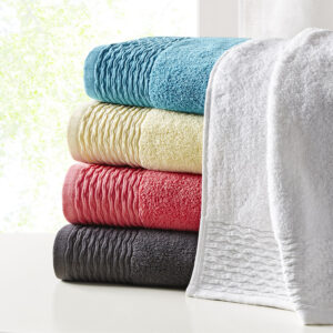 The Madison Park Breeze Jacquard Wavy Border Zero Twist Cotton Towel Set offers a fun and casual update to your bathroom decor. These lightweight towels feature a zero twist cotton yarn construction that is highly absorbent