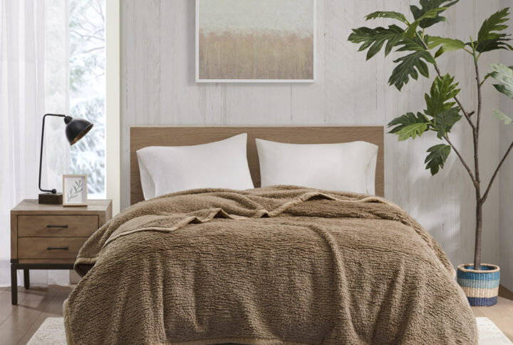 Stay warm through the night with the Woolrich Burlington berber blanket. The cozy soft berber blanket features a rich solid hue with a velvet binding to create a stylish transitional look. Machine washable for easy care