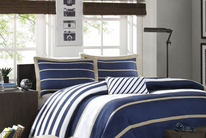 The Ashton Duvet Cover Set provides style and simplicity through the use of basic colors and stripes. The face of the duvet cover uses white