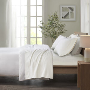 Keep warm and cozy with this ultra-soft cotton flannel sheet set