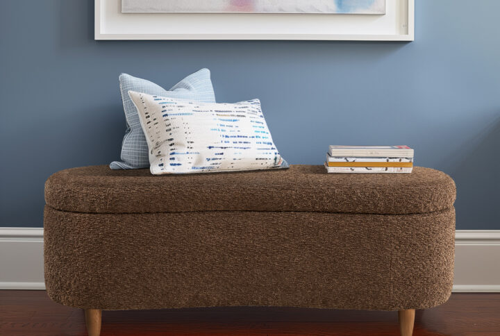 Introducing the Bailey boucle flip top storage bench from Ink+Ivy - a stylish and versatile piece that fits seamlessly into any room of your home. Featuring clean lines and a curved front