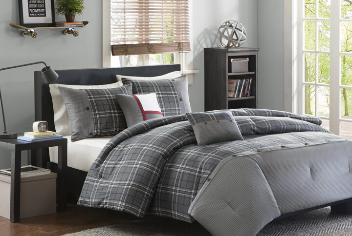 The Intelligent Design Daryl Comforter Set combines modern design with classic colors to create a sharp look. This comforter features a grey and white plaid print with a pieced design at the foot that is accented with button detailing. The 2 matching shams (1 in Twin/TwinXL) mirror the pieced look of the comforter