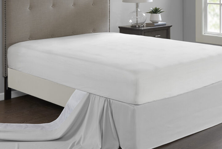 Give your bed the perfect finish with the Madison Park Simple Fit Wrap-Around Adjustable Bed Skirt. The solid grey bed skirt features a hidden fabric band with a non-skid backing to keep it in place. Simply tuck and fold the bed skirt along the edge of the box spring to find the proper fit for your bed