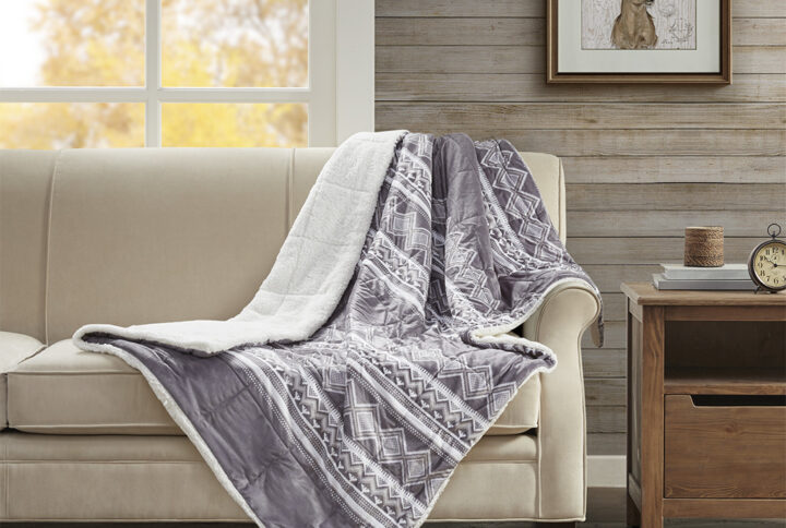 Cuddle up in the lush comfort of the Woolrich Anderson Down Alternative Throw. Made from ultra-soft faux mink fabric