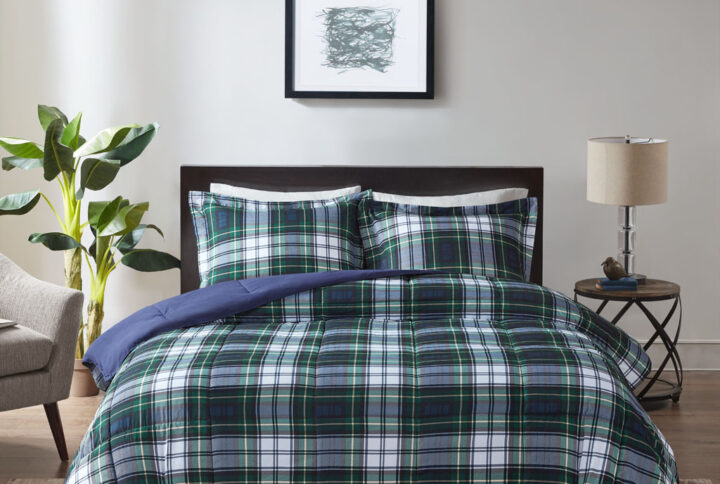 Sleep comfortably with the Madison Park Essentials Parkston 3M Scotchgard Down Alternative Comforter Mini Set. Sporting a cool plaid pattern