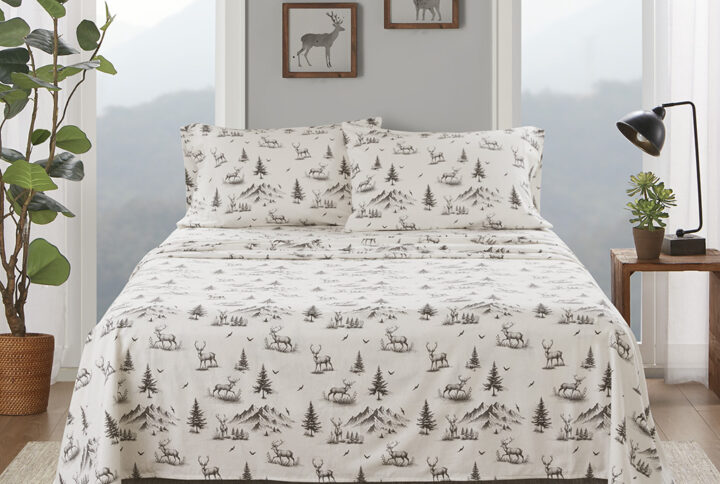 Stay warm and cozy through the night with this incredibly soft cotton flannel sheet set. Featuring fun novelty and classic prints