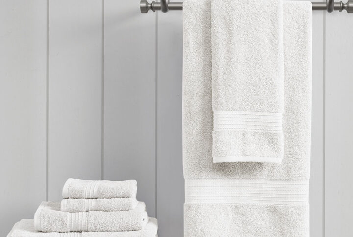 The Madison Park Organic 6 Piece Organic Cotton Towel Set brings an all-natural