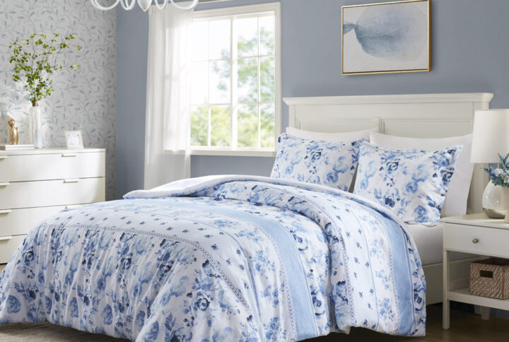 Create a dreamy vintage bedroom with this beautiful floral and striped duvet cover set.  The coordinating shams (1 in Twin/Twin XL) pair perfectly with the duvet cover to complete the charming