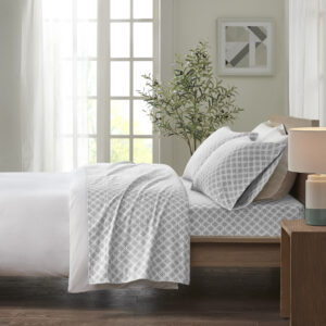 Keep warm and cozy with this ultra-soft cotton flannel sheet set