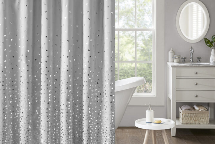 Bring some shimmer and shine to your bathroom with our Intelligent Design Zoey shower curtain. Made from ultra-soft microfiber