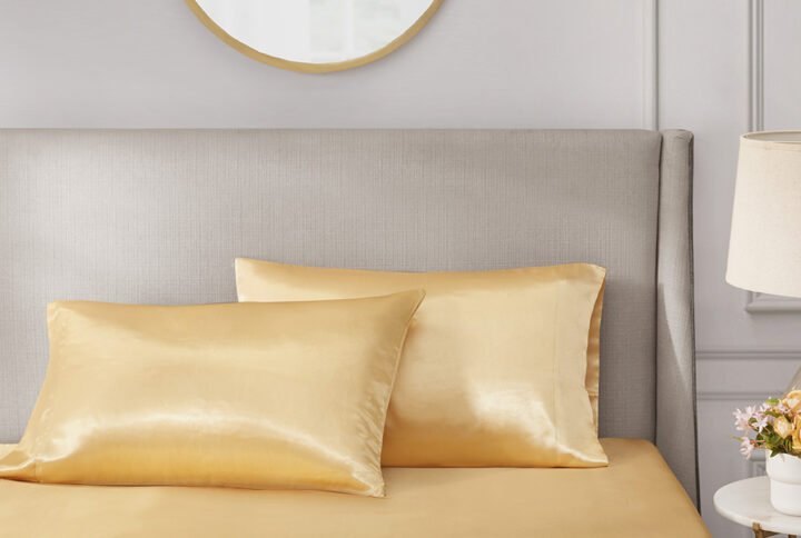 Fall asleep in smooth and luxurious comfort with our wrinkle-free satin pillowcases. These satin pillowcases are gentle on your skin and hair