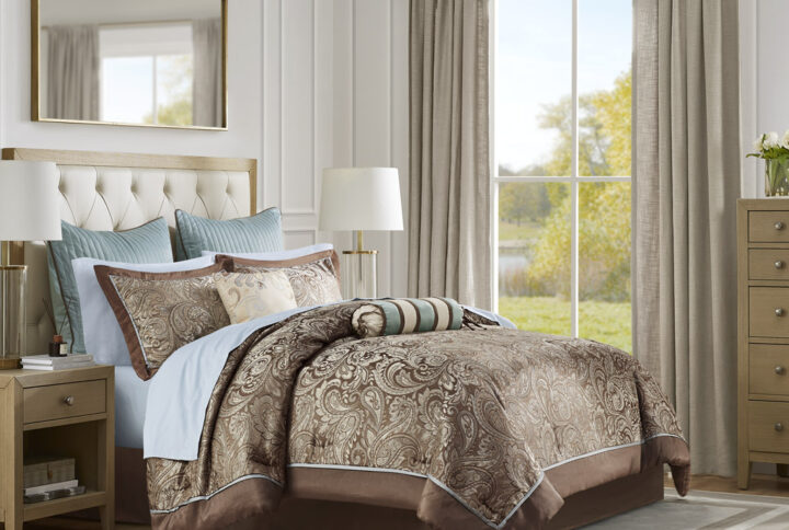 Give your bedroom a classic and elegant look with the Madison Park Aubrey 12 Piece Complete Bed Set including cotton bed sheets. This stunning set features a jacquard weave with a modern paisley pattern in soft blue