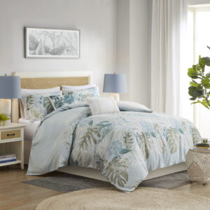 The Harbor House Kiawah Island duvet cover features a stunning tropical print in shades of blue and green that evoke the beauty of a coastal paradise. The same refreshing coastal motif is reiterated on the shams