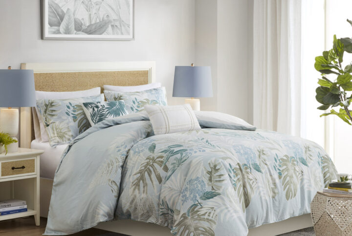 The Harbor House Kiawah Island duvet cover features a stunning tropical print in shades of blue and green that evoke the beauty of a coastal paradise. The same refreshing coastal motif is reiterated on the shams