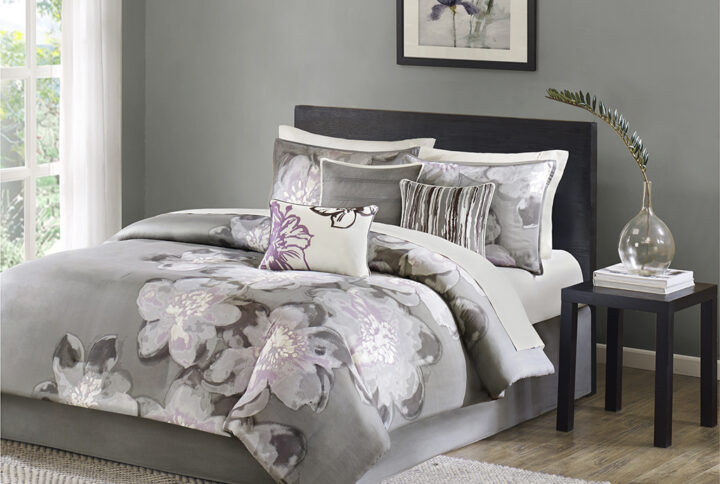 The Madison Park Serena 7 Piece Serena Comforter offers a soft touch of beauty to your bedroom. This cotton comforter features a large watercolor floral print in soft hues