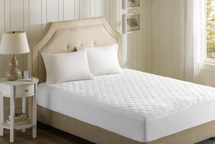 Cover your bed with the Beautyrest Heated Mattress Pad using Secure Comfort technology. Designed to virtually eliminate Electromagnetic Field emissions