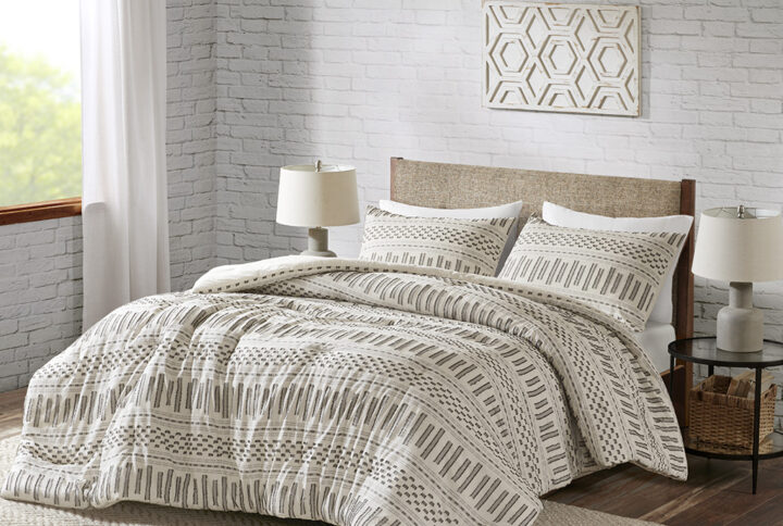 Give your bedroom a comfortable farmhouse look with INK+IVY’s Rhea Cotton Jacquard Comforter Mini Set. The ivory cotton comforter features horizontal stripes