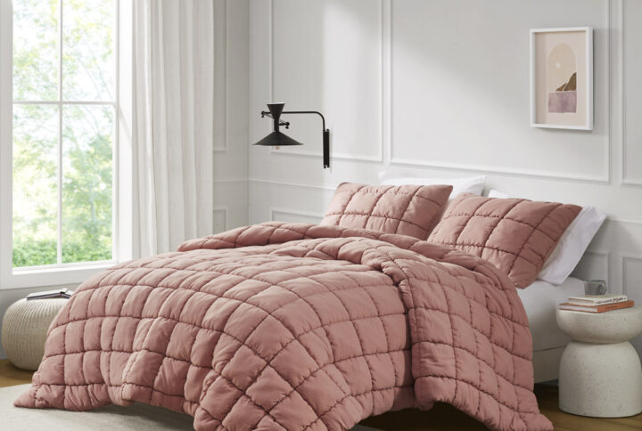 Transform your bedroom into a cozy dream with our Dream Puff Comforter Mini Set. The 3D puff stitching creates a beautiful