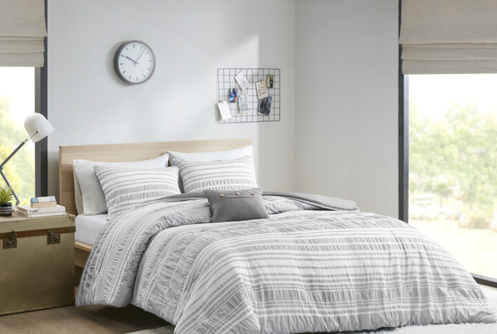 The Intelligent Design Lumi Striped Duvet Cover Set offers a chic casual comfort to your bedroom. This duvet cover features a modern grey stripe pattern that has a ruched and yarn-dyed look to create dimension