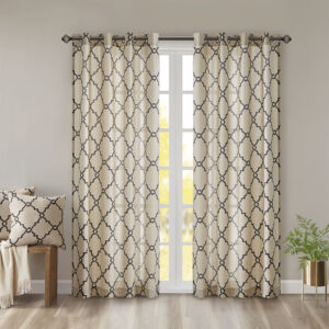 The Madison Park Saratoga Fret Print Panel is the perfect addition for a casual and stylish update to your home decor. This window panel features a trendy black fretwork on a soft khaki ground