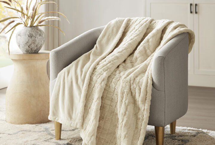 Our heated throw utilizes state of the art Secure Comfort heated technology that adjusts the temperature of your throw based on overall temperature