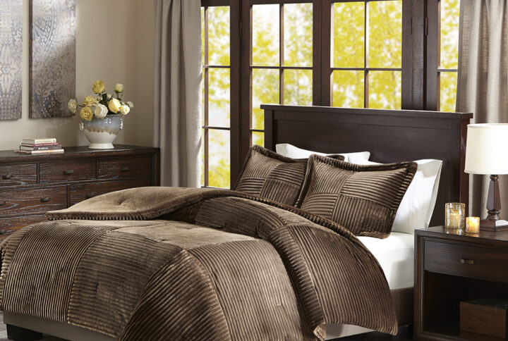 Refresh your bedroom with the Madison Park Parker plush comforter set. The soft